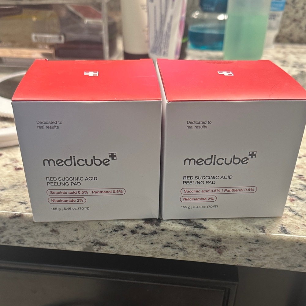 Medicube Red Succinic Acid Peeling Pad - White and Red 2 boxes